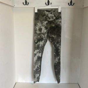 Lululemon Aligns size 6. In great shape and super soft!